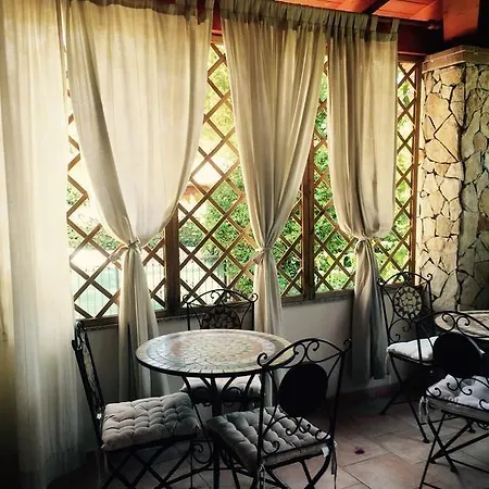 Bed & Breakfast La Ginestra Chia 4*