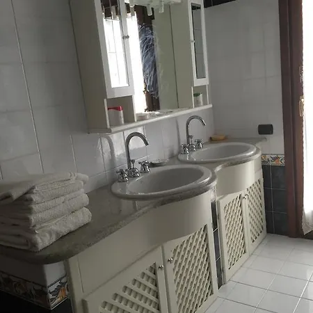 La Ginestra Chia Bed and Breakfast Domus De Maria