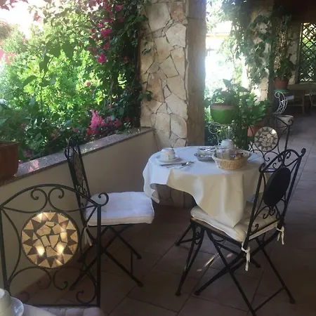 Bed and Breakfast La Ginestra Chia 3*